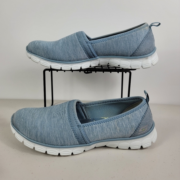 Skechers Woman's Slip On Sz 9.5 blue Squishy insole - Picture 1 of 8